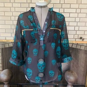 Skull Print Top - Size Medium. *Brand New